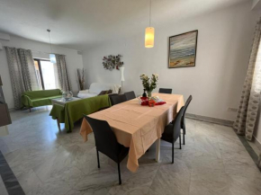XL Spacious Apartment, 4-BR Home in Central Area, WALK to Sliema - St Julian's